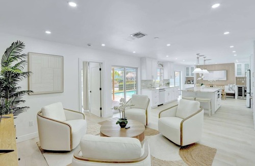 Garden Isles Casa | Lux Waterfont - Ocean access-10 min to beach!