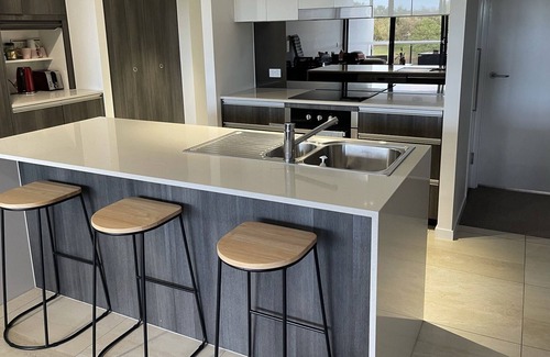 Parrearra Apartamento | Lux waterfront apartment close to Mooloolaba & beach