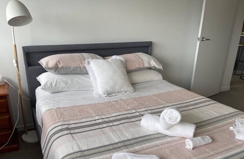 Parrearra Apartamento | Lux waterfront apartment close to Mooloolaba & beach