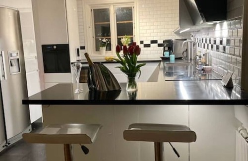 Kalmar Casa | Luxary city center villa med extra everything. Pool, Outdoor kitchen