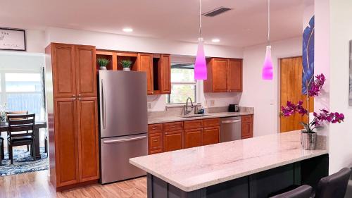 Harbor Heights Casa | LuxCoral - 4 Min walk to beach!