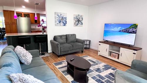 Harbor Heights Casa | LuxCoral - 4 Min walk to beach!