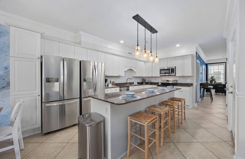 Ash Casa | LuxDesign/Ocean Views/Steps to Beach+Pier/Sleeps 20/Golf Bag Drop/HotTub/Pool
