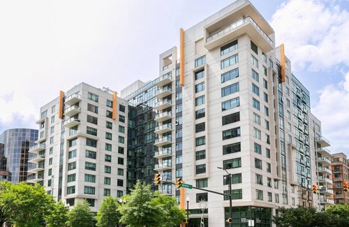Ballston Apartamento | Luxe 1 Bdrm *Rooftop deck* Gym - Free Garage Parking!