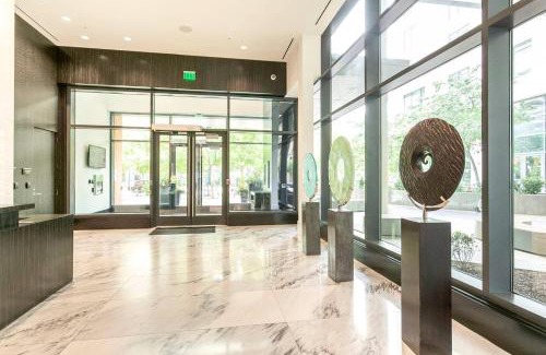 Ballston Apartamento | Luxe 1 Bdrm *Rooftop deck* Gym - Free Garage Parking!