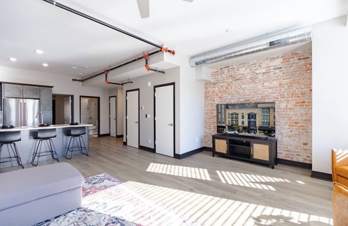 Janesville Apartamento | Luxe 1-bedroom Steps from Everything in Downtown Janesville