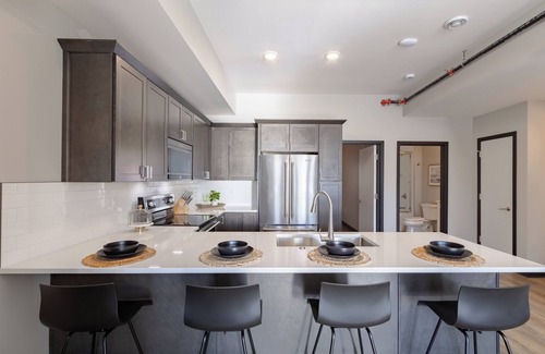 Janesville Apartamento | Luxe 1-bedroom Steps from Everything in Downtown Janesville