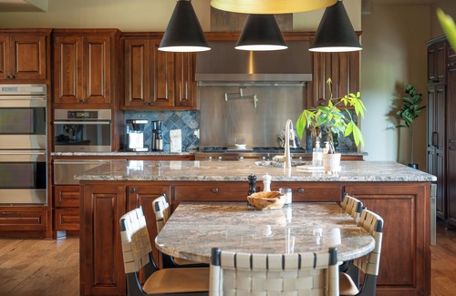 Driftwood Casa | Luxe 14 acre Escape in Driftwood with Observation Deck. Peace, Privacy and Stars