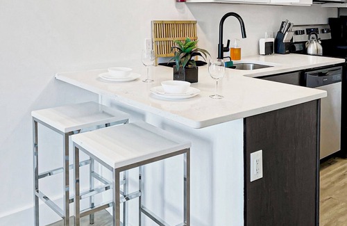 Elizabeth Apartamento | Luxe 1BR King-near NYC, EWR,Prudential, NJPAC,Dwntwn Newark, MetLife