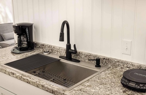 Capon Bridge Apartamento | Luxe 2 Bed Dome w Hot Tub, Deck, Fire Pit & Bath