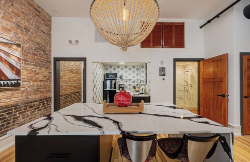 Downtown Wilmington Apartamento | Luxe 220, Unit 2 - Front Street Suite, Managed by BlueStar Real Estate