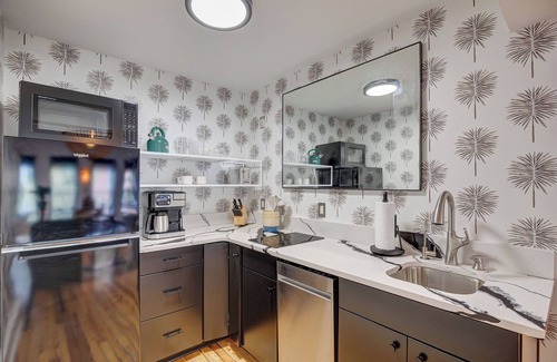Downtown Wilmington Apartamento | Luxe 220, Unit 2 - Front Street Suite, Managed by BlueStar Real Estate