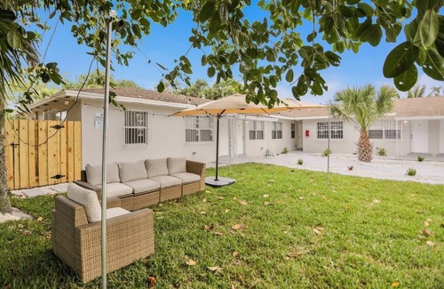 Progressive Northwest Apartamento | De lujo 2hab/ 1baño, Palm Beach, estacionamiento gratuito, con área de...