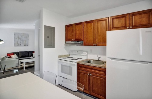 Progressive Northwest Apartamento | De lujo 2hab / 1baño, Palm Beach, estacionamiento gratuito, con área de...