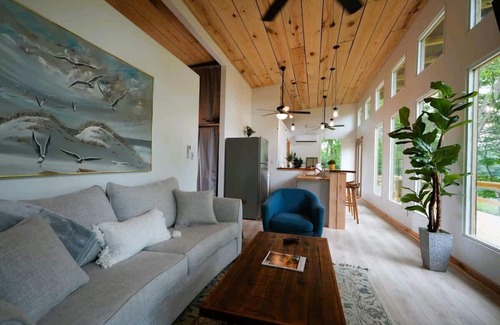 Locustville Cabaña | Luxe 2BR Cabin with Deck and Creek View - Working Farm