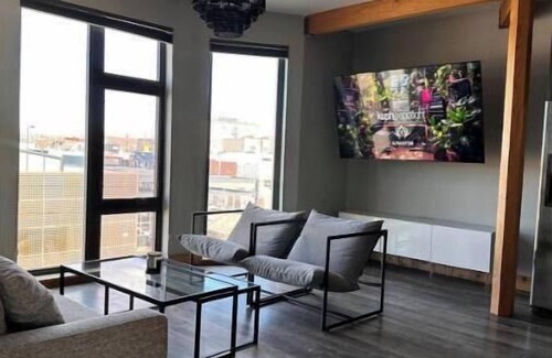Five Points Apartamento | Luxe 2BR condo in Denver's Rino Art District