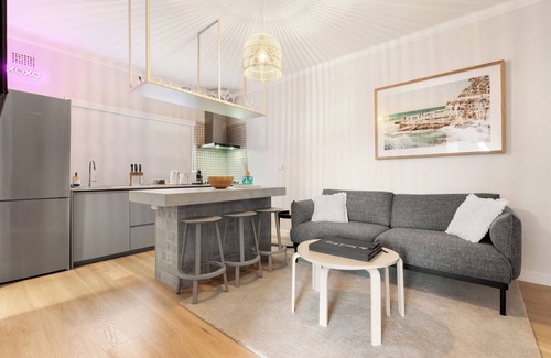 North Bondi Apartamento | Luxe 2BR w/Smart TV Steps from Bondi Beach