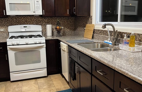 Westchester Casa | LUXE 3 BR, 2 BA + Hot Tub