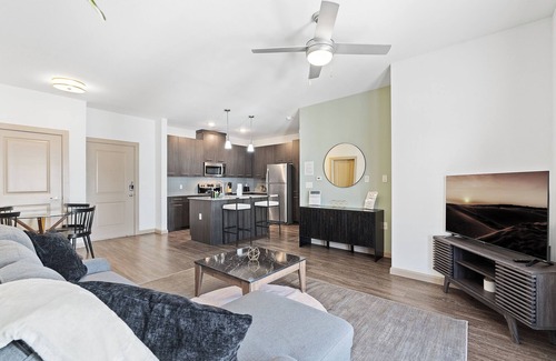 Leander Apartamento | Luxe 3B Getaway | Sleeps 8 | Pool, Gym, Garage