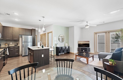 Leander Apartamento | Luxe 3B Getaway | Sleeps 8 | Pool, Gym, Garage