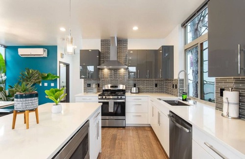 Ballard Casa | Luxe 3Bdr Home | Parking | Roof Oasis | City Views