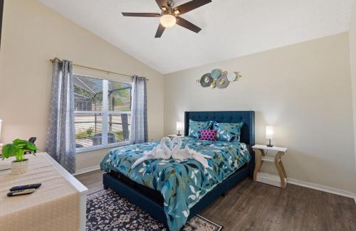 Haines City Casa | Luxe 3BR 2BA Oasis with Pool & Designer Touches, Disneyland, Legoland