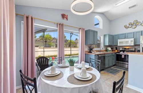 Haines City Casa | Luxe 3BR 2BA Oasis with Pool & Designer Touches, Disneyland, Legoland