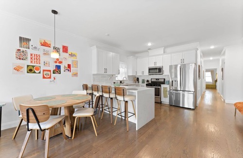 Greenville Apartamento | Luxe 3BR Backyard Zen [25 min to NYC] [Sleeps 10]