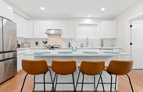 Lower Allston Apartamento | Luxe 3BR | Free Parking | Harvard/BU | ROKU TV