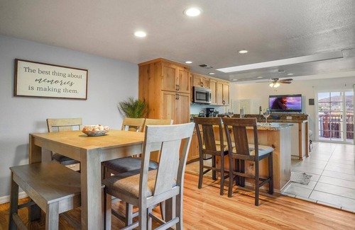 Lakeside Casa | Luxe 3BR Retreat Pool & Spa, SoCal Haven