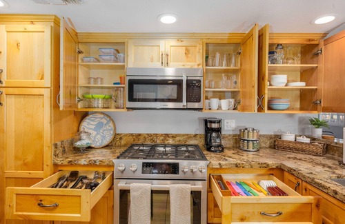 Lakeside Casa | Luxe 3BR Retreat Pool & Spa, SoCal Haven