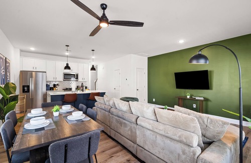 Paw Creek Casa | Luxe 3BR Townhouse Mins to Uptown CLT