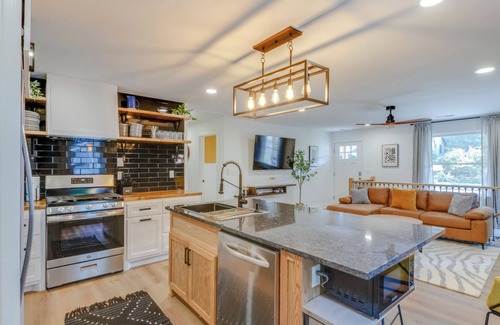 Woodbine Casa | Luxe 4-Bed Retreat w/ Game Room & Deck – 10 Min to Downtown
