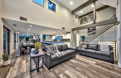 Tahoe Village Casa | LUXE 4 Blue Diamond Lake Tahoe Lodge