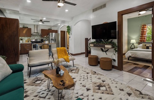 Lincoln Casa | Luxe 4bd - Movie, Games - Centrally Located