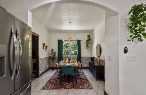 Lincoln Casa | Luxe 4bd - Movie, Games - Centrally Located