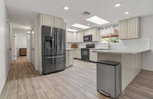 Sierra Vista Casa | ☀️LUXE 4BR/2BTH Mountain View vacation Pool & Grill Central LOC Private