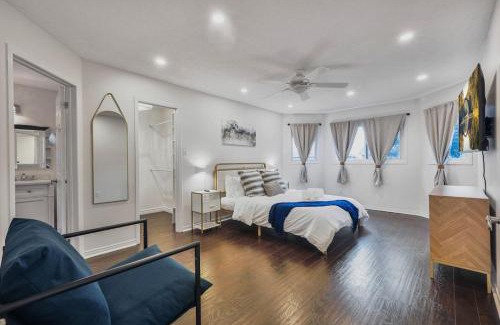Whitby Casa | Luxe 4BR Retreat w Heated Pool Hot Tub and BBQ