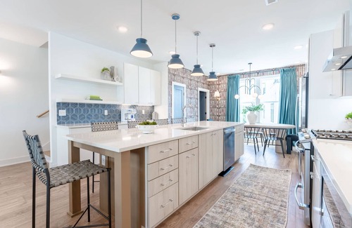 Talbot's Corner Casa | Luxe 4BR Retreat With Hot Tub Skyline Deck