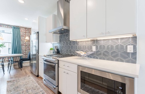 Talbot's Corner Casa | Luxe 4BR Retreat With Hot Tub Skyline Deck