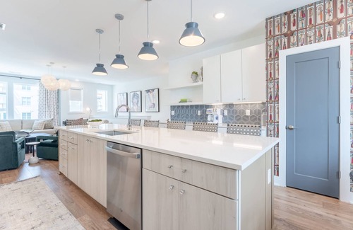 Talbot's Corner Casa | Luxe 4BR Retreat With Hot Tub Skyline Deck