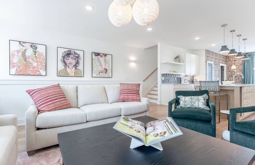 Talbot's Corner Casa | Luxe 4BR Retreat With Hot Tub Skyline Deck