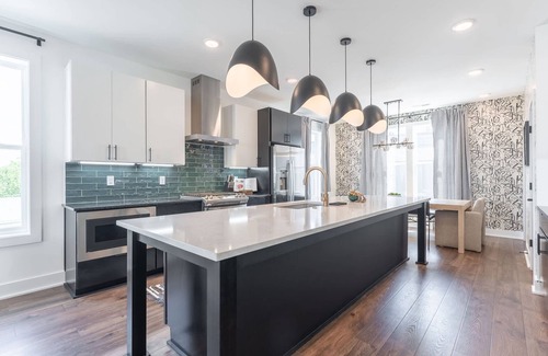 Talbot's Corner Casa | Luxe 4BR With Fire Pit Grill and City Views