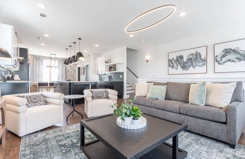 Talbot's Corner Casa | Luxe 4BR With Fire Pit Grill and City Views