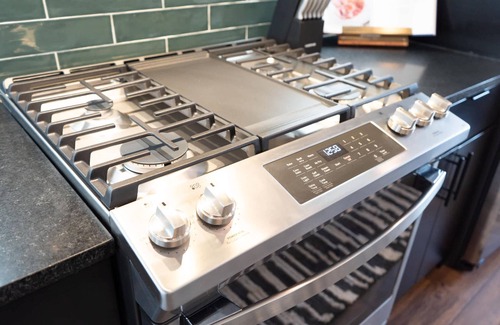 Talbot's Corner Casa | Luxe 4BR With Fire Pit Grill and City Views