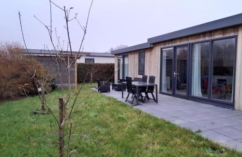 Menaldum Casa | Luxe 5 persoons bungalow op rustig vakantiepark nabij Leeuwarden