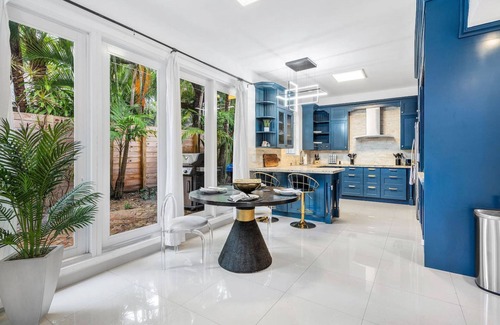 Victoria Park Casa | Luxe 5BR 4BA Heated Pool 10 Min to Beach BBQ