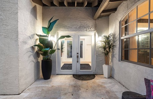 Victoria Park Casa | Luxe 5BR 4BA Heated Pool 10 Min to Beach BBQ