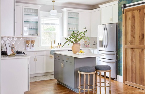 Downtown Casa | Luxe 5BR Designer Retreat w/Hot Tub | 3 mins to Downtown, 8 to NC State