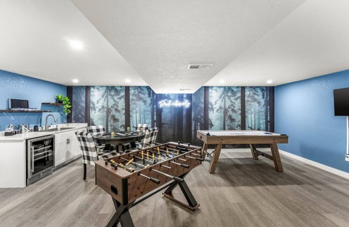 Highlands Casa | New Listing! Luxe 5BR Epic Backyard Theater Hot Tub Bocce Games Pets